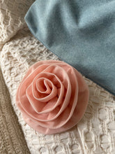 Load image into Gallery viewer, Petal Brooch / Pin
